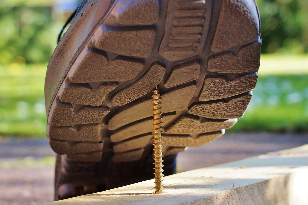 safety shoe, osh, screw, risk of accident, safety at work, risk of injury, security, dangerous, danger, shoe, shoe sole, injury, painful, caution, accident, foo