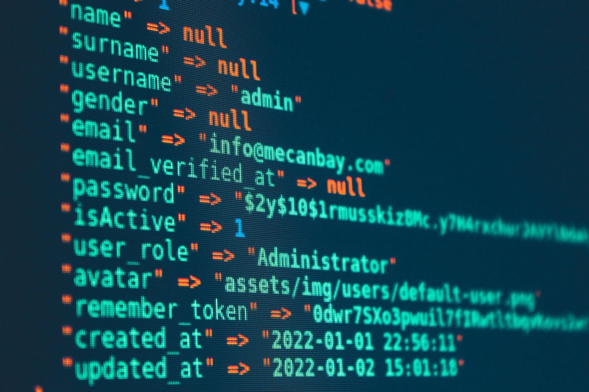 Nahaufnahme von digitaler Kompetenz am Computer